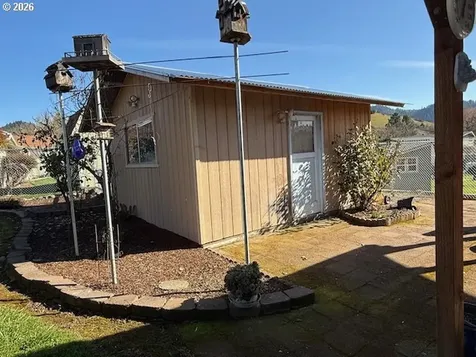 111 SE Cerrito Court Myrtle Creek OR 97457