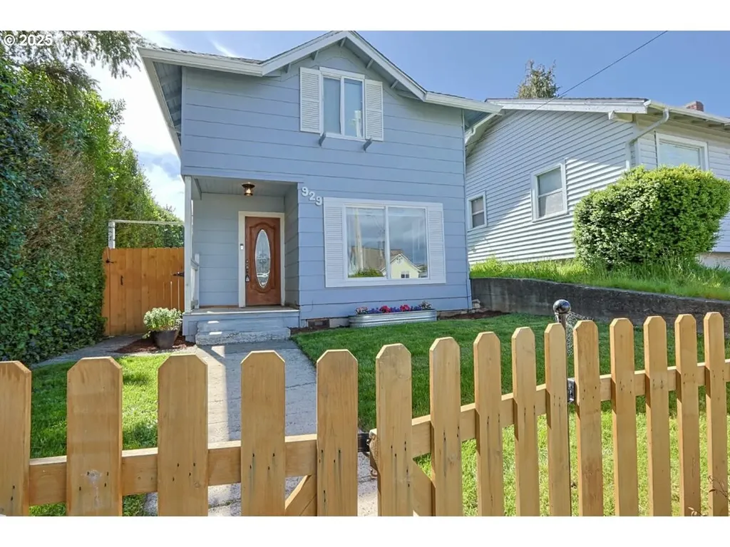 929 S 7th Street Coos Bay OR 97420