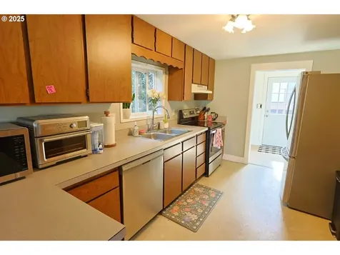 929 S 7th Street Coos Bay OR 97420