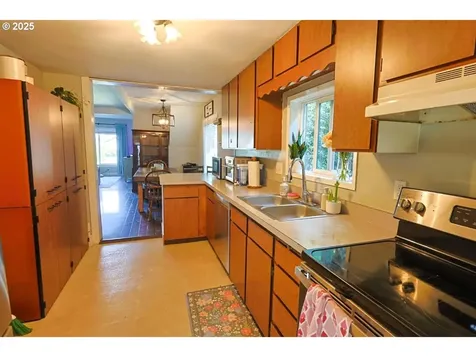 929 S 7th Street Coos Bay OR 97420