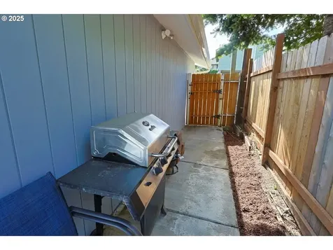 929 S 7th Street Coos Bay OR 97420