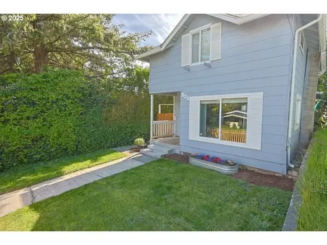 929 S 7th Street Coos Bay OR 97420