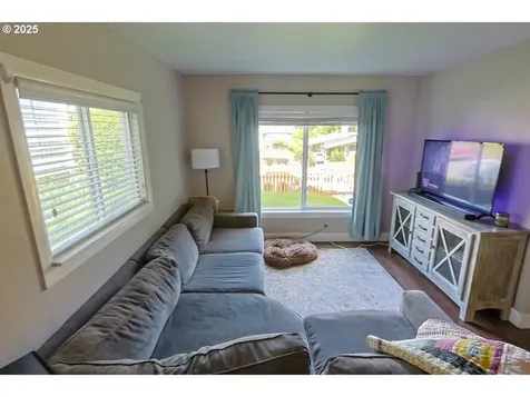 929 S 7th Street Coos Bay OR 97420