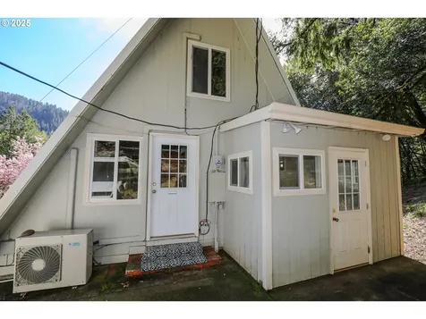 9235 Tyee Road Umpqua OR 97486