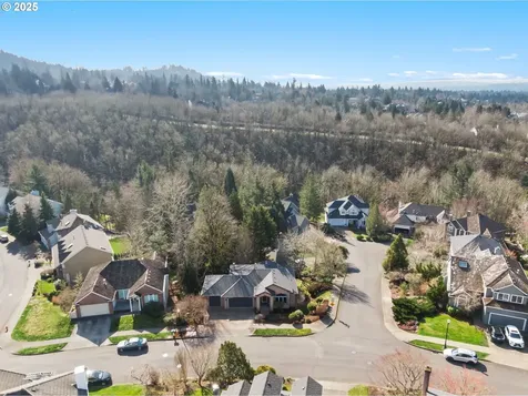 9216 NW Bartholomew Drive Portland OR 97229