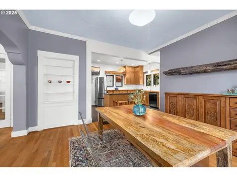 3083 SE Stark Street Portland OR 97214