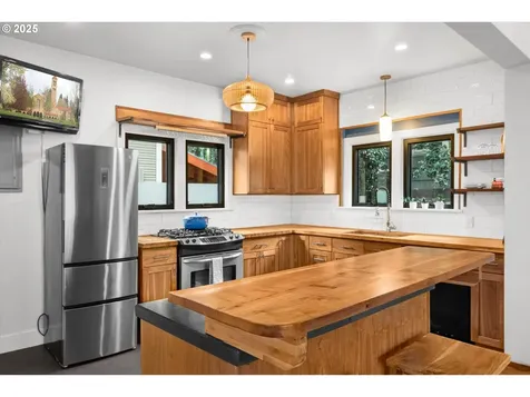 3083 SE Stark Street Portland OR 97214