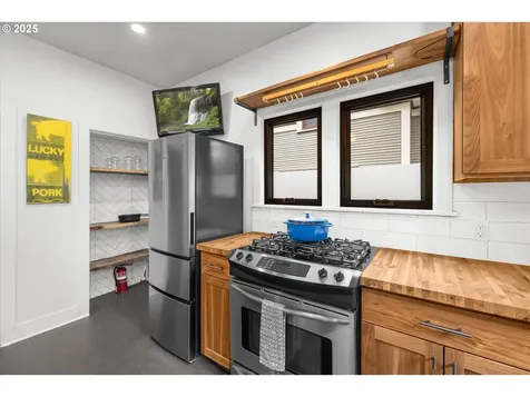 3083 SE Stark Street Portland OR 97214