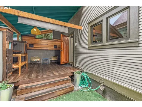 3083 SE Stark Street Portland OR 97214