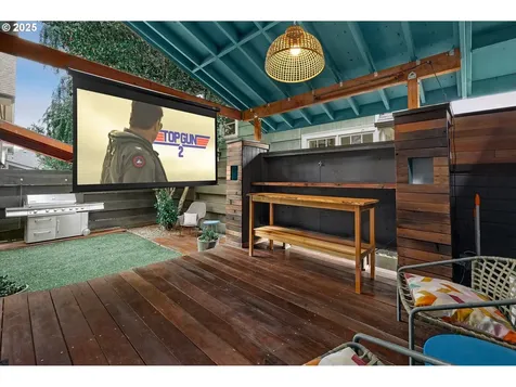 3083 SE Stark Street Portland OR 97214