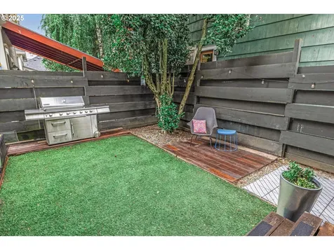 3083 SE Stark Street Portland OR 97214