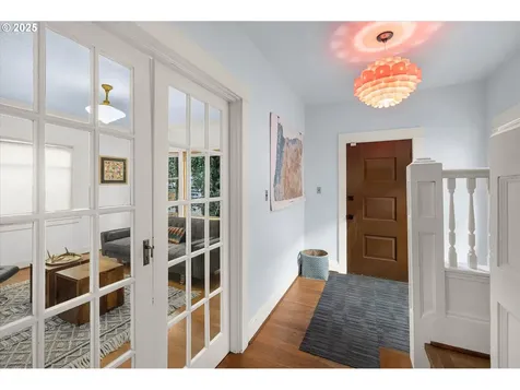 3083 SE Stark Street Portland OR 97214