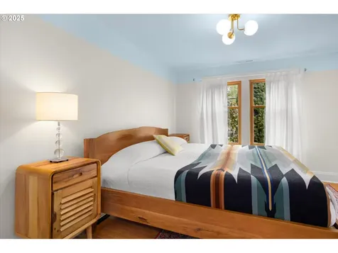 3083 SE Stark Street Portland OR 97214