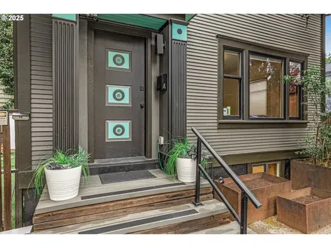 3083 SE Stark Street Portland OR 97214