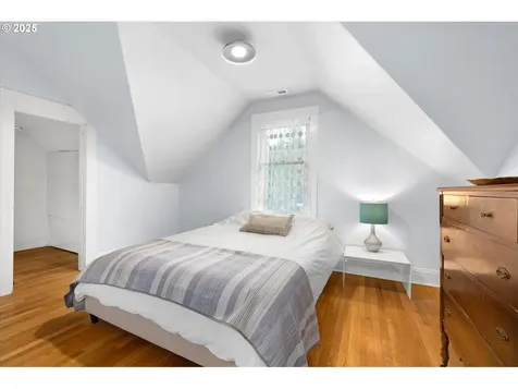 3083 SE Stark Street Portland OR 97214