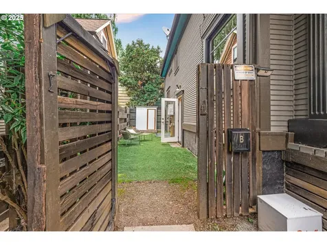 3083 SE Stark Street Portland OR 97214