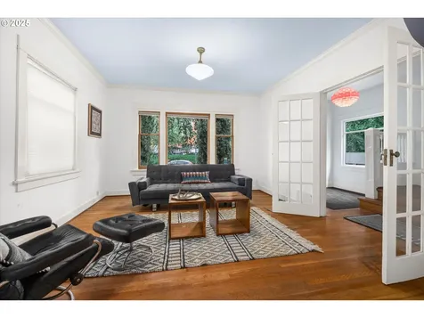 3083 SE Stark Street Portland OR 97214