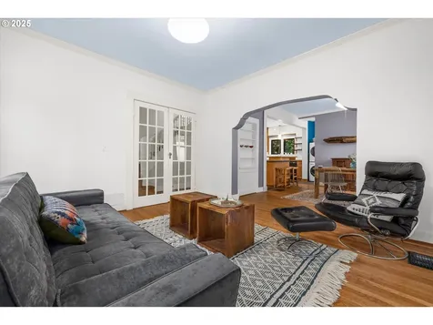 3083 SE Stark Street Portland OR 97214