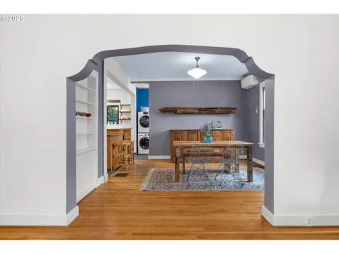 3083 SE Stark Street Portland OR 97214