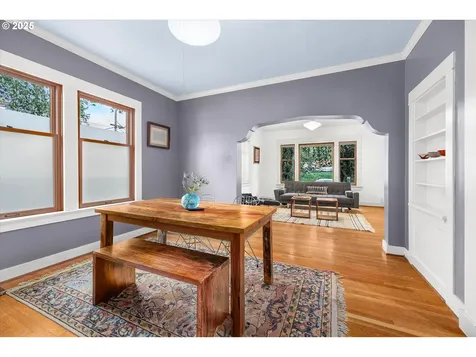 3083 SE Stark Street Portland OR 97214
