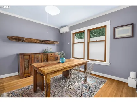 3083 SE Stark Street Portland OR 97214