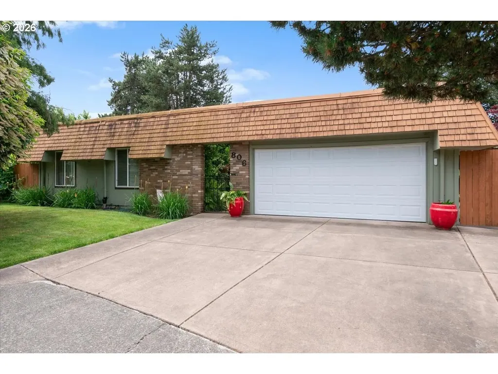 806 NE Nightingale Court Keizer OR 97303
