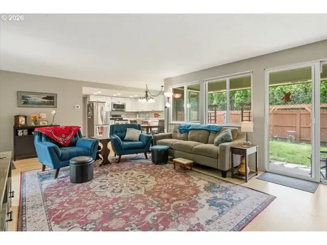806 NE Nightingale Court Keizer OR 97303