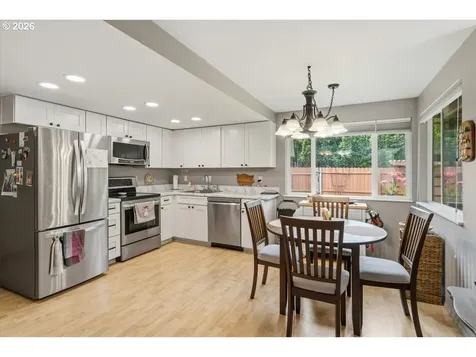 806 NE Nightingale Court Keizer OR 97303