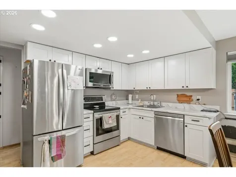 806 NE Nightingale Court Keizer OR 97303