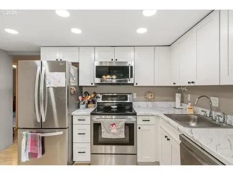 806 NE Nightingale Court Keizer OR 97303