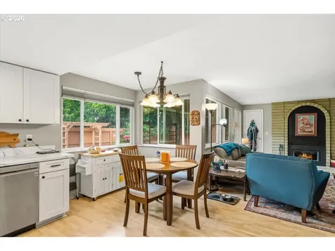 806 NE Nightingale Court Keizer OR 97303