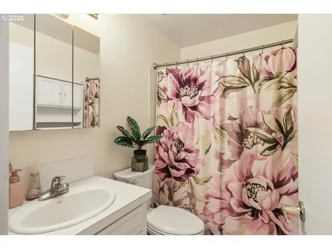 806 NE Nightingale Court Keizer OR 97303