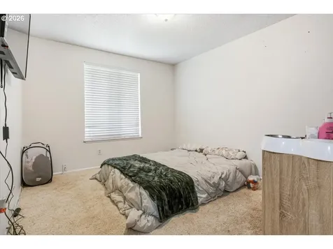 806 NE Nightingale Court Keizer OR 97303