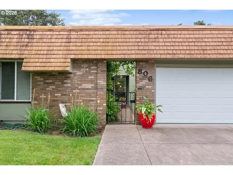 806 NE Nightingale Court Keizer OR 97303