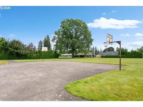 806 NE Nightingale Court Keizer OR 97303