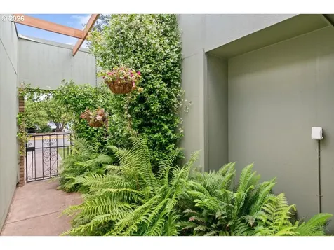 806 NE Nightingale Court Keizer OR 97303