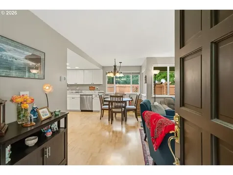 806 NE Nightingale Court Keizer OR 97303