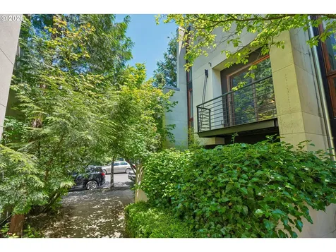 5910 NE Hoyt Street Portland OR 97213