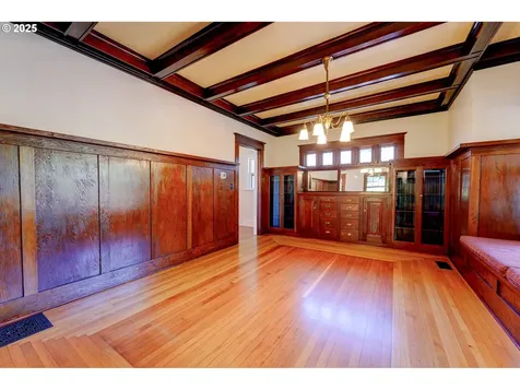 1203 SE 53rd Avenue Portland OR 97215
