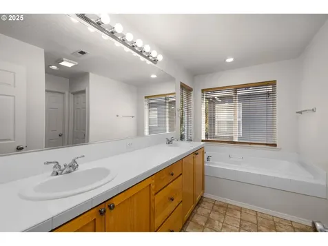 532 NE Caden Avenue Hillsboro OR 97124