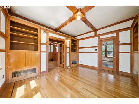 7235 N Oatman Avenue Portland OR 97217