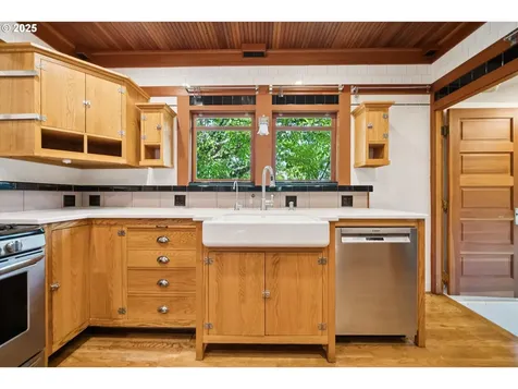 7235 N Oatman Avenue Portland OR 97217