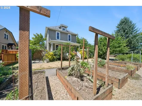 7235 N Oatman Avenue Portland OR 97217
