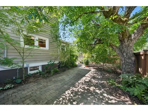 7235 N Oatman Avenue Portland OR 97217