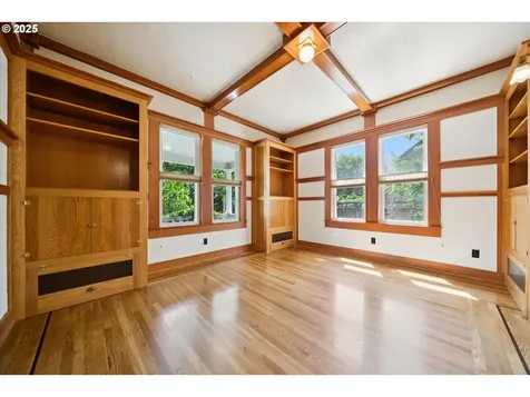 7235 N Oatman Avenue Portland OR 97217