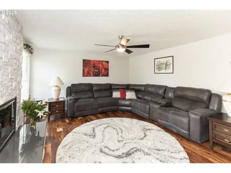 2416 SW 23rd Circle Troutdale OR 97060