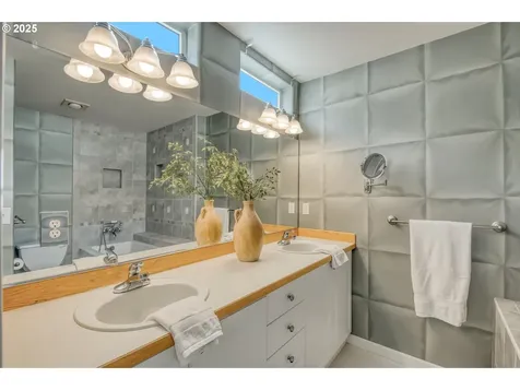 5592 NE Hidden Creek Drive Hillsboro OR 97124