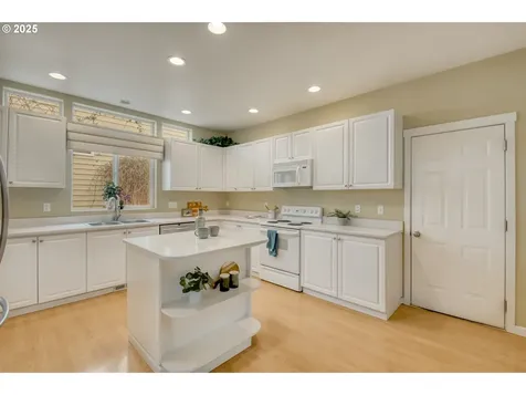 5592 NE Hidden Creek Drive Hillsboro OR 97124