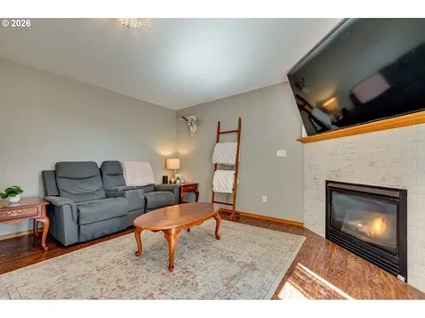 302 Pine Street Woodland WA 98674
