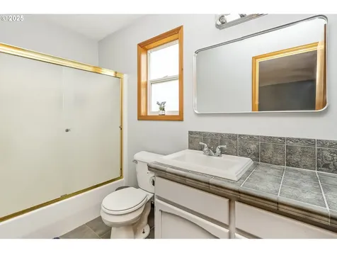 5011 SE Boise Street Portland OR 97206